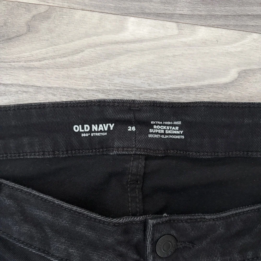 Old Navy Extra High‑Rise Rockstar Super Skinny Jeans | Black | Size 26
